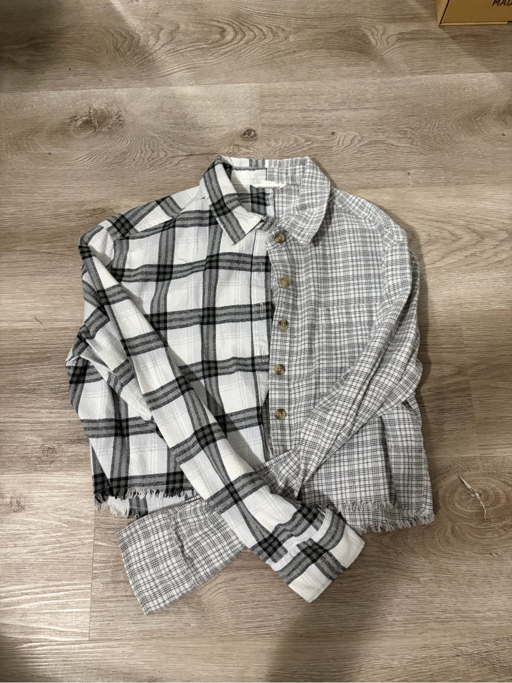 Aeropostale Two-Tone Black and White Plaid Cropped Button-Up